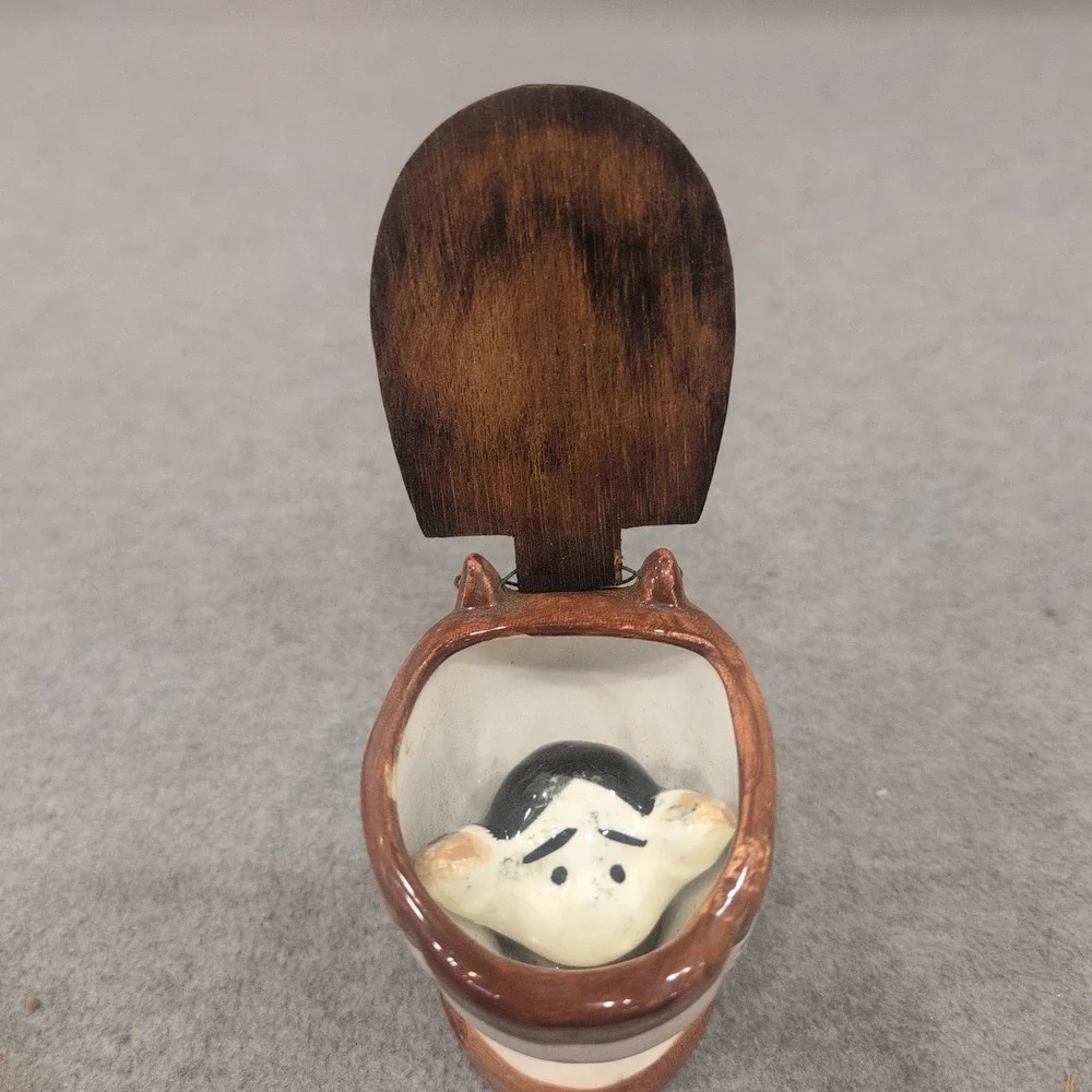 Vintage Ceramic Toilet Goodbye Cruel World Novelty Mug with Wooden Lid Gag Gift - Picture 3 of 6